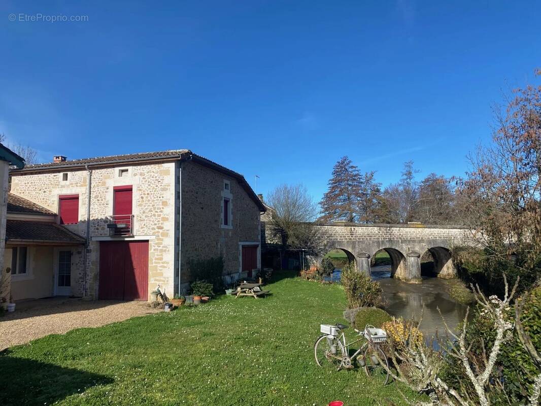 Maison à VITRAC-SAINT-VINCENT