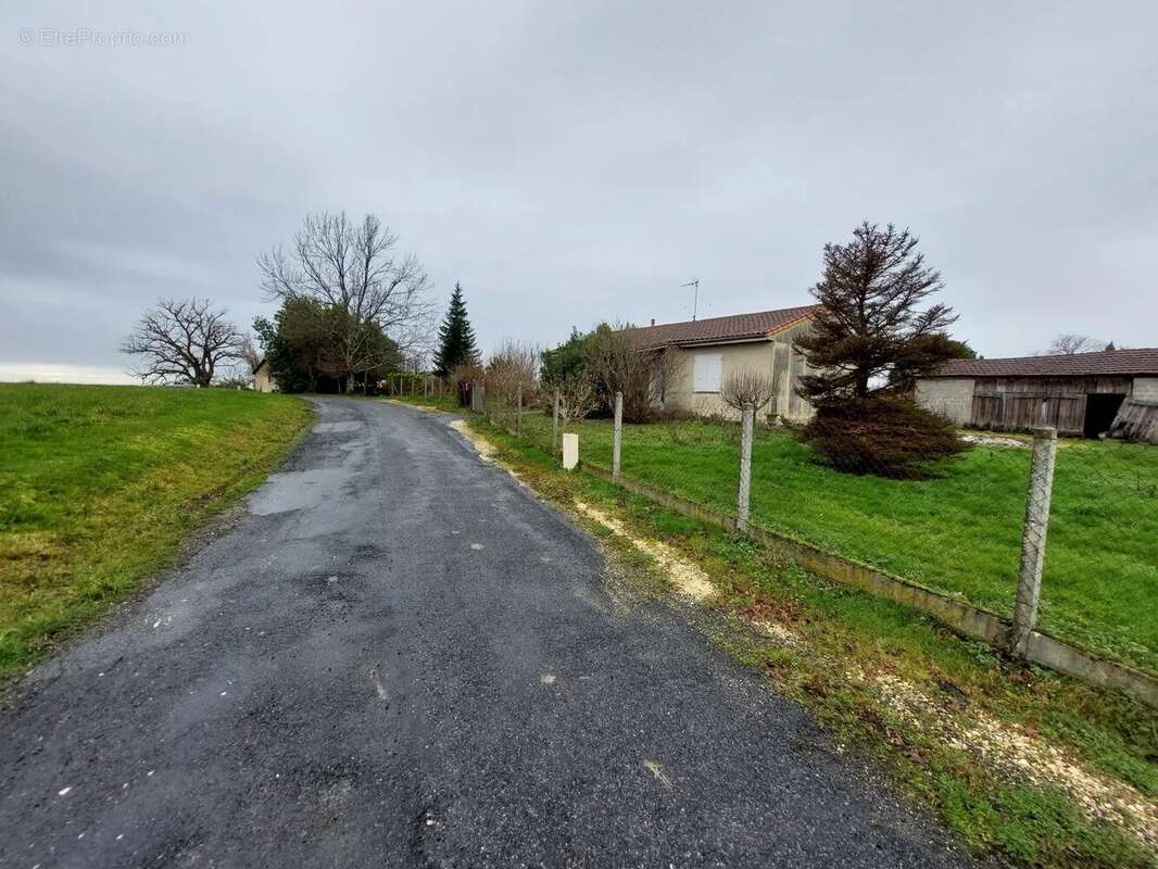 Terrain à SAINTE-COLOMBE