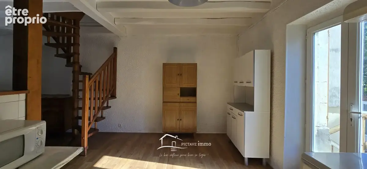 LUSIGNAN - Ensemble immobilier de 2 logements avec jardinets - photo 3