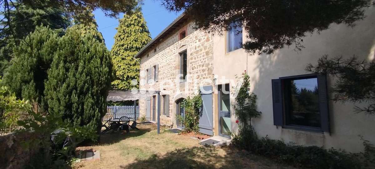 Maison 250 m² à Usson-En-Forez  - photo 2