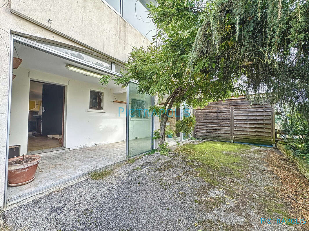 Appartement CIVRIEUX : terrasse - Appartement à CIVRIEUX