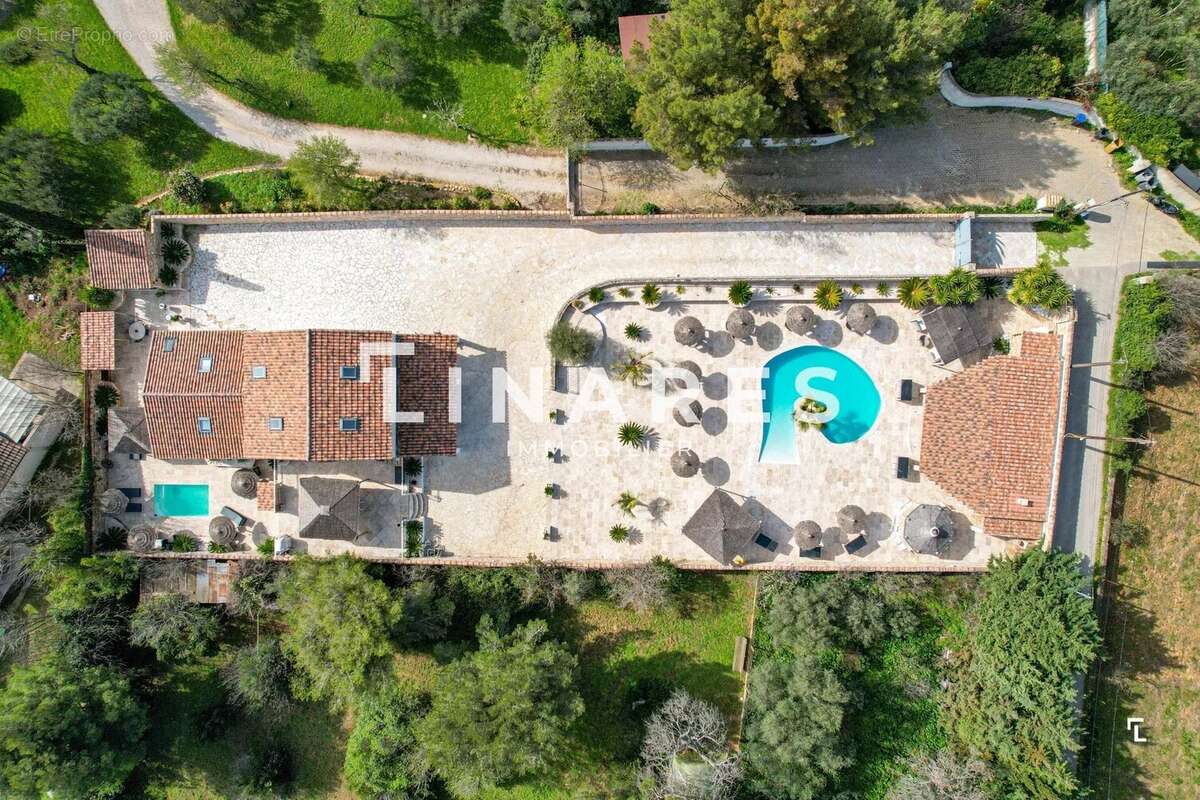 L'IMPRENABLE - Maison T8 de  200m²  + 2 Piscines - Parcelle 1600m² - 13013 Les Médecins - photo 3