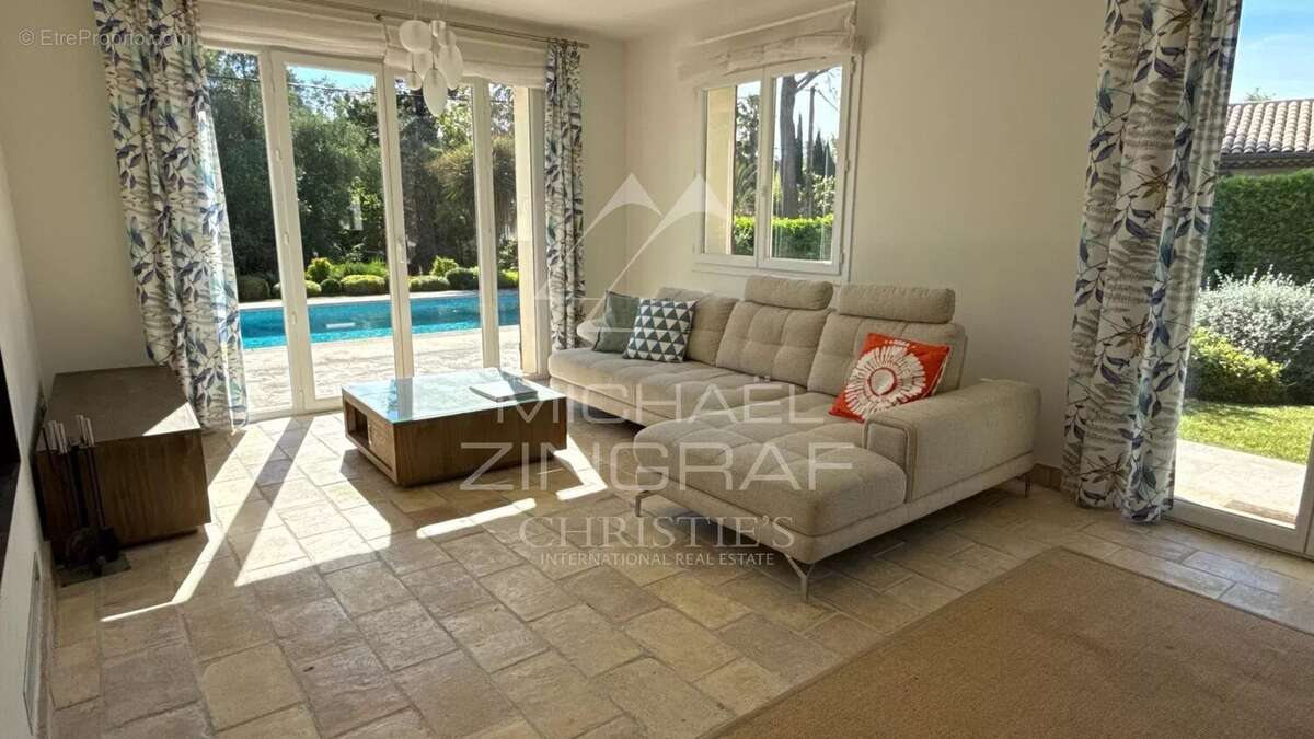 Maison à TOURRETTES-SUR-LOUP