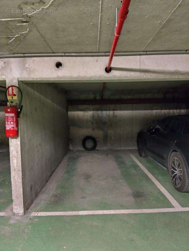 Parking à PARIS-15E