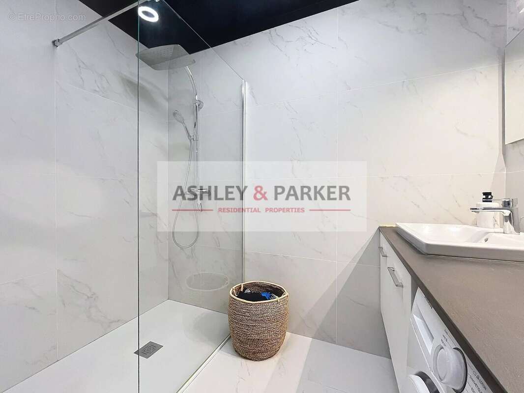 Appartement à SAINT-LAURENT-DU-VAR