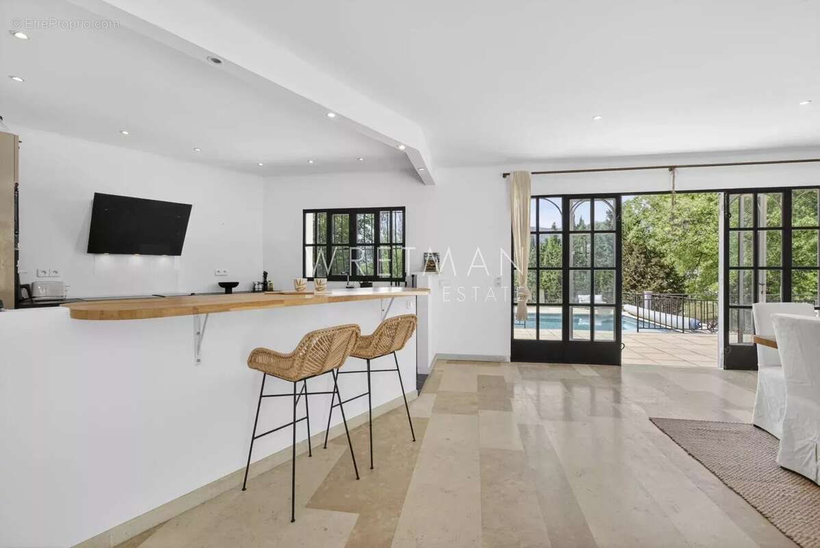 Maison à CHATEAUNEUF-GRASSE