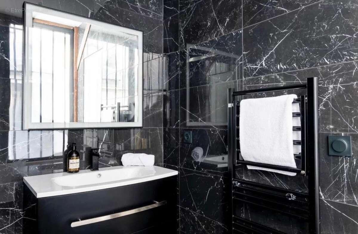 Appartement à PARIS-10E