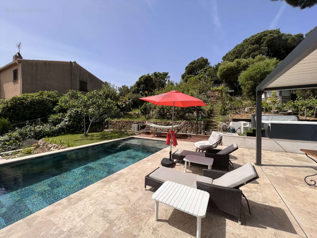 Maison à LES ISSAMBRES