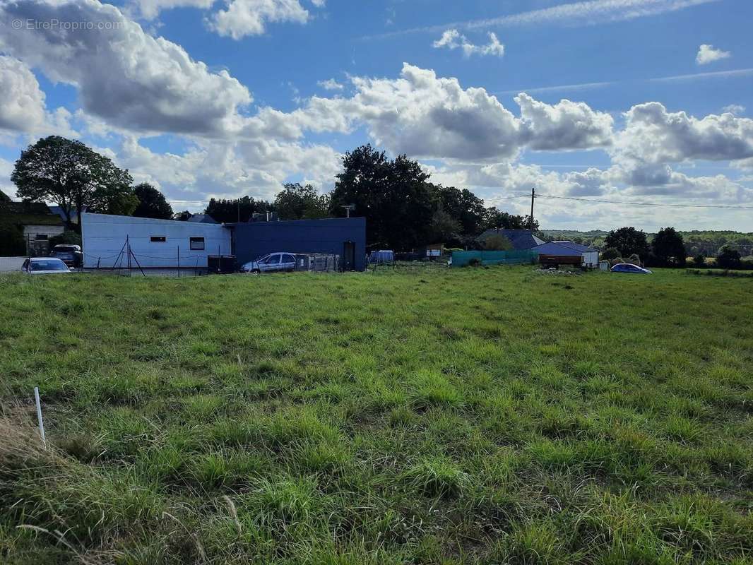 Terrain à LOYAT