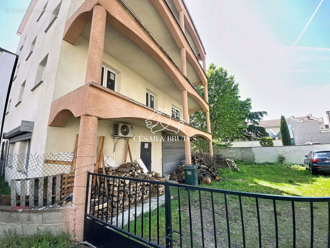 Appartement 696 m² à Le Peage-De-Roussillon  - photo 4