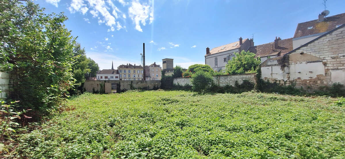 Terrain à SENS