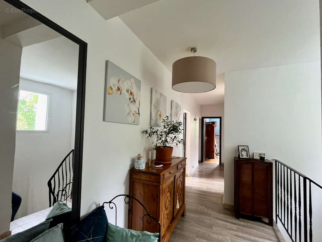 Villeneuve-sur-Lot maison entièrement rénovée avec goût de 142 m² sur un terrain d'environ 650 m². Coup de coeur assuré pour cet - photo 7