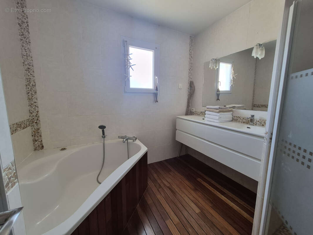 Maison de plain-pied   4 chambres   Sainte-Gemme-la-Plaine (85400) - photo 12