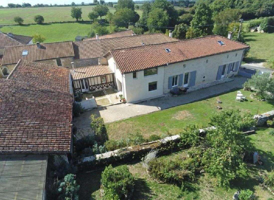 Maison à VERTEUIL-SUR-CHARENTE