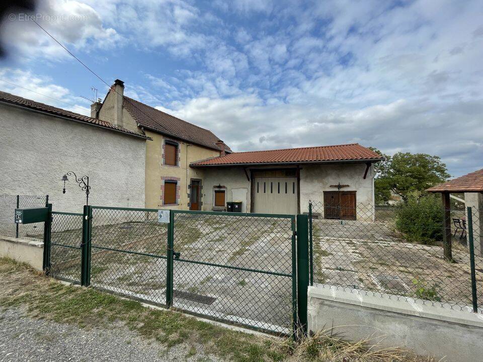 Maison 132 m² à Randan  - photo 1