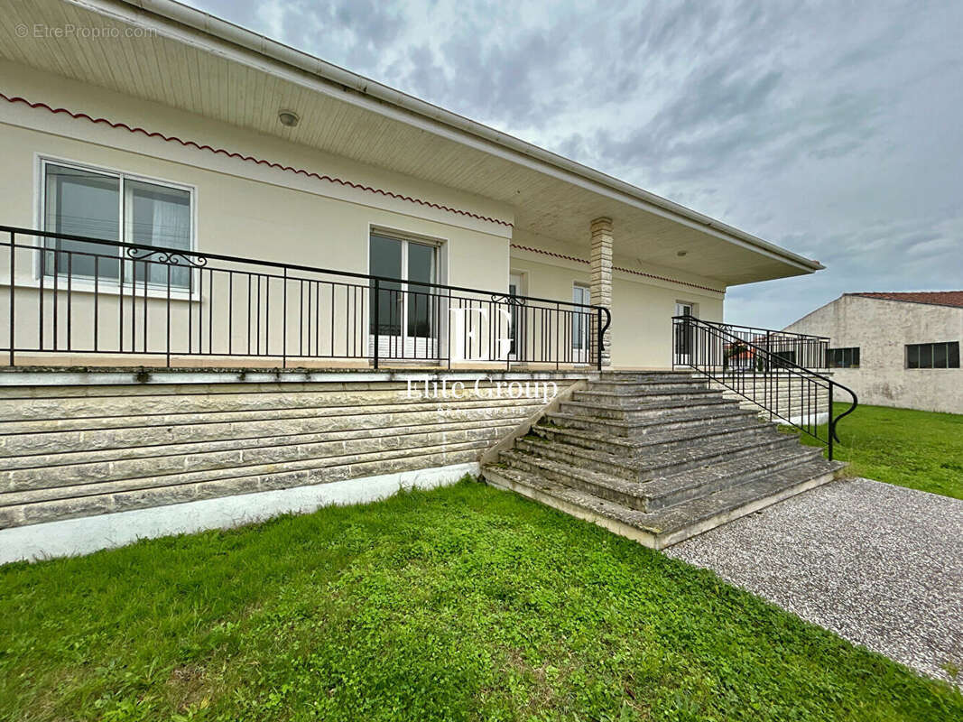 Maison à PORT-DES-BARQUES