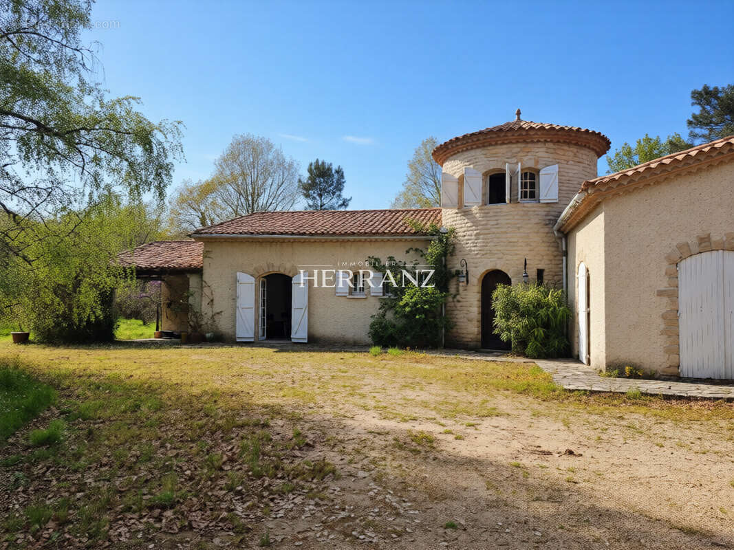 Maison à MENESPLET