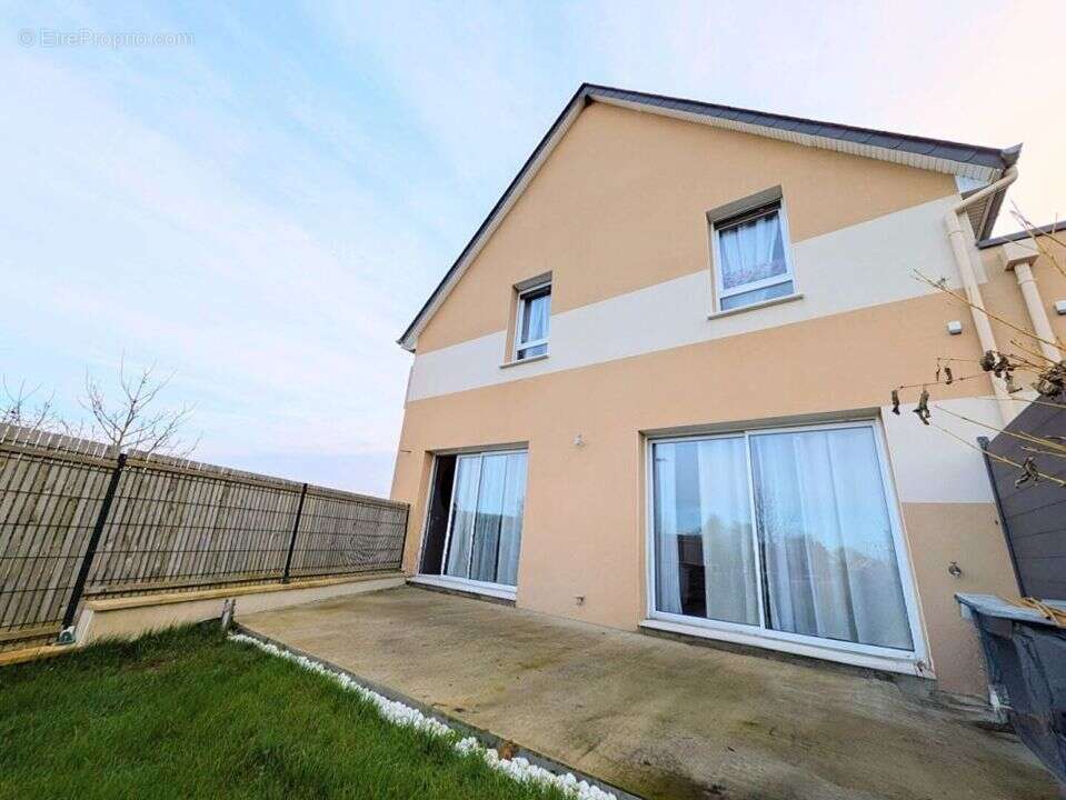 Maison à COLOMBY-SUR-THAON