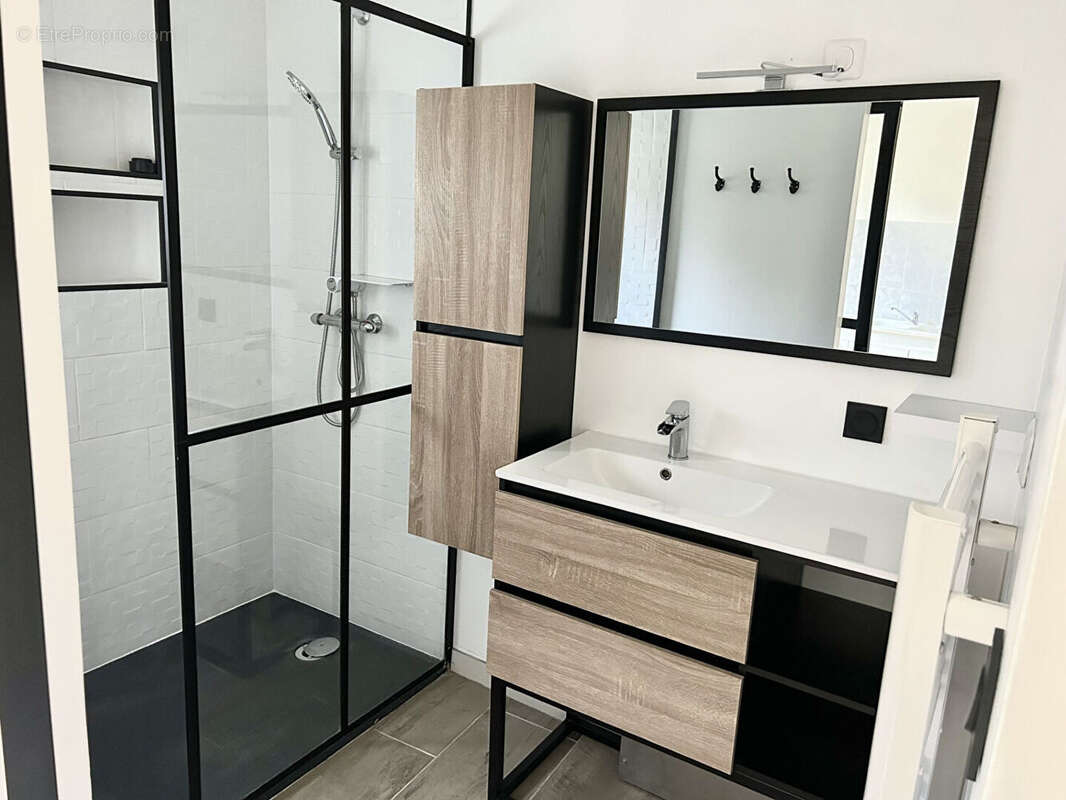 Maison à LAROCHE-SAINT-CYDROINE