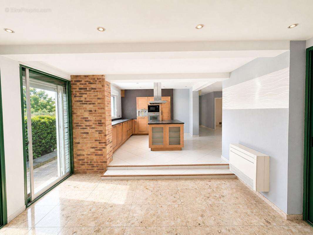 Magnifique propriété de 218 m² sur parc arboré de 3 748 m² avec hangar de 256 m² - photo 4