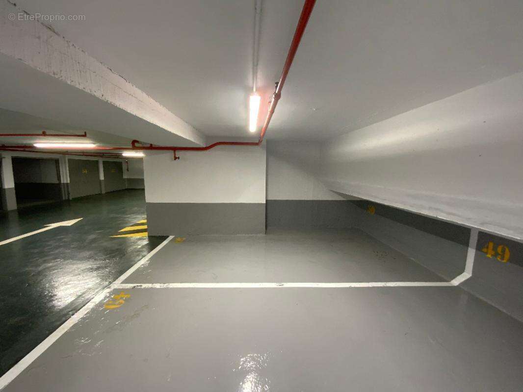 Parking à PARIS-9E