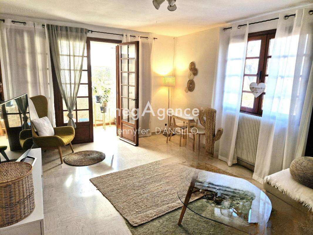 MAISON INDIVIDUELLE 234m², 8 pièces, Sanary-sur-Mer - photo 9