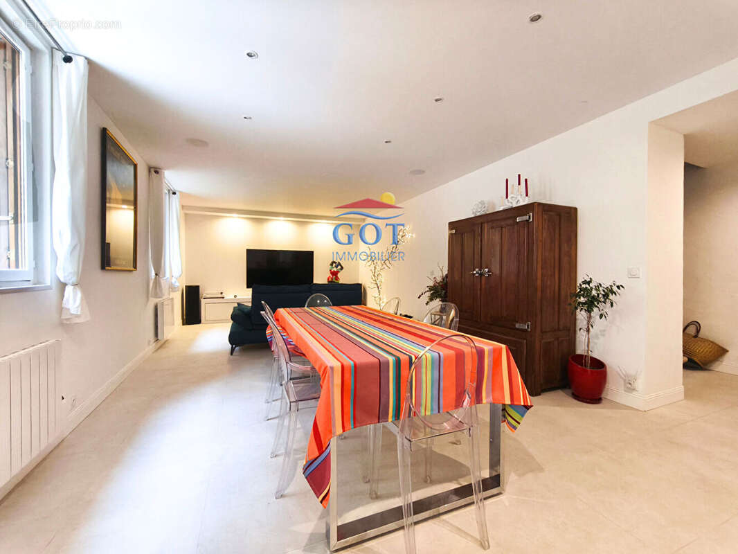 Maison à SAINT-LAURENT-DE-LA-SALANQUE