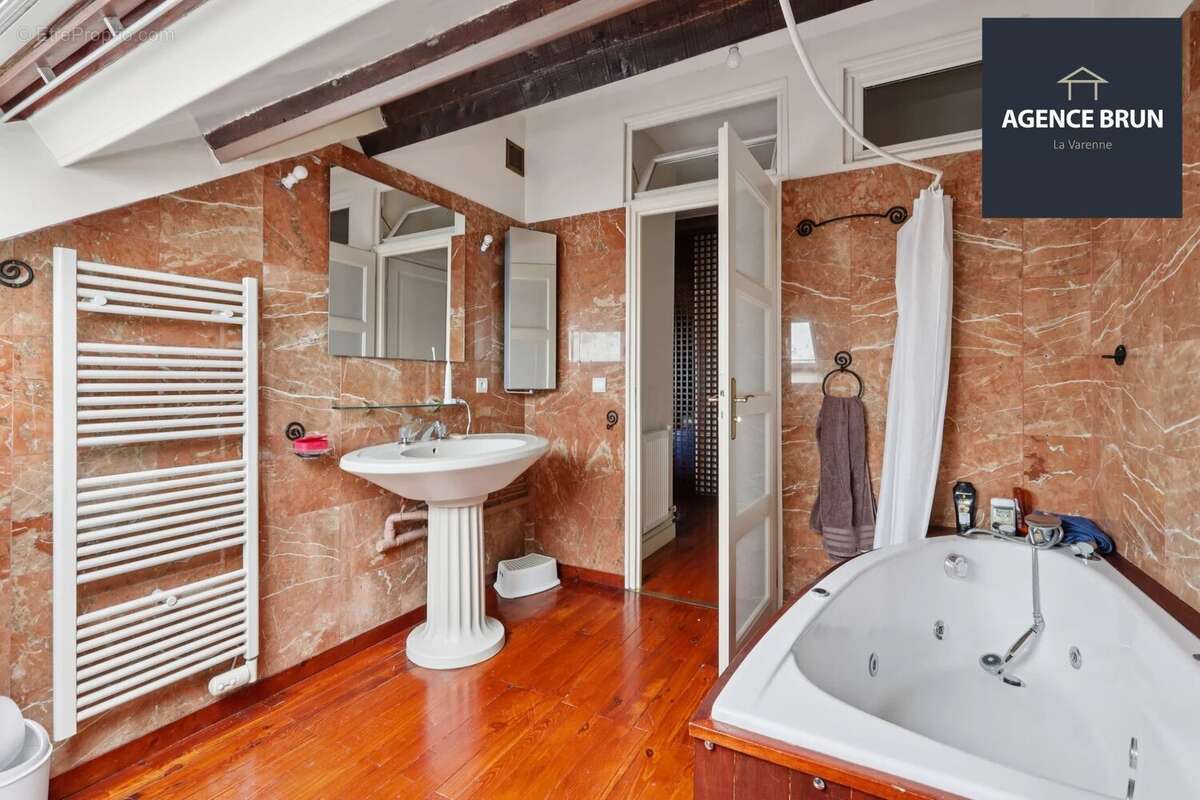 Maison à CHENNEVIERES-SUR-MARNE