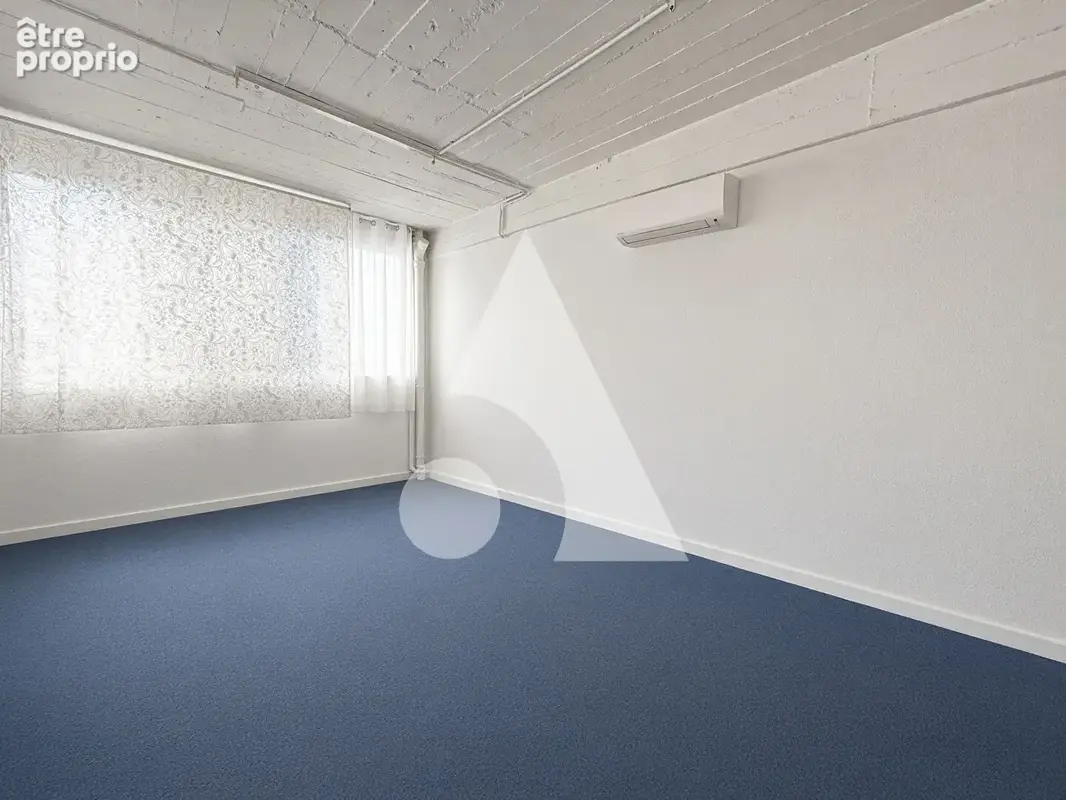 Local commercial  63 m2 loué - Le Parc Saint-Maur - Idéal investisseur - photo 2