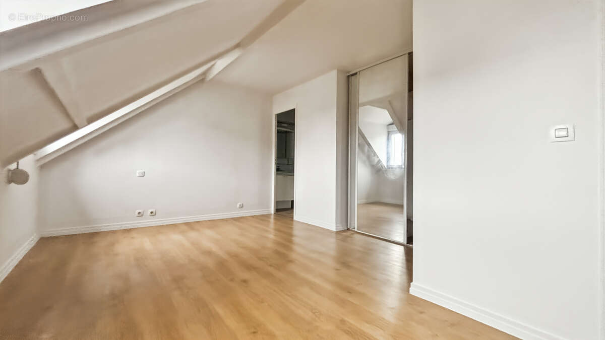 Appartement à NEAUPHLE-LE-CHATEAU