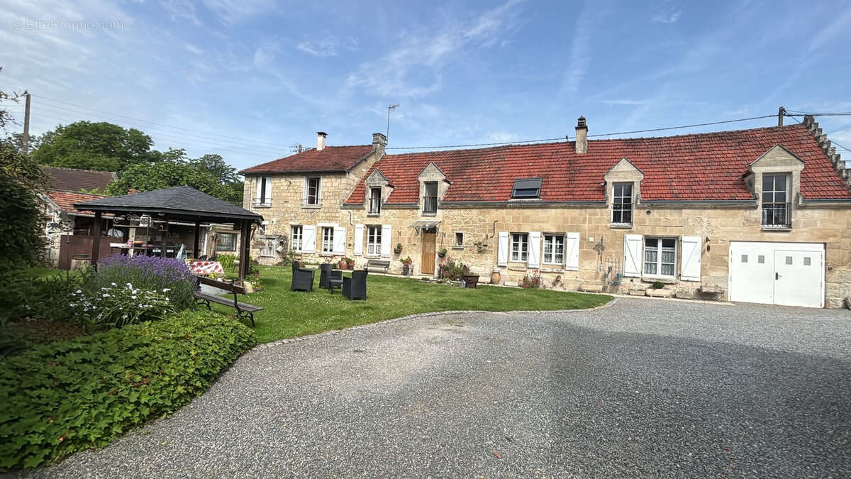 Maison familiale avec dependances - photo 17