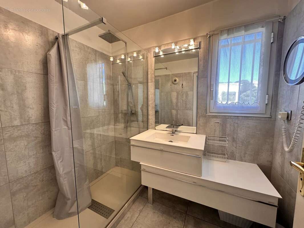 Appartement à MANDELIEU-LA-NAPOULE