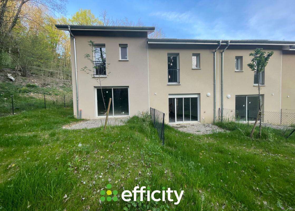 Maison à LA CHAPELLE-DE-LA-TOUR