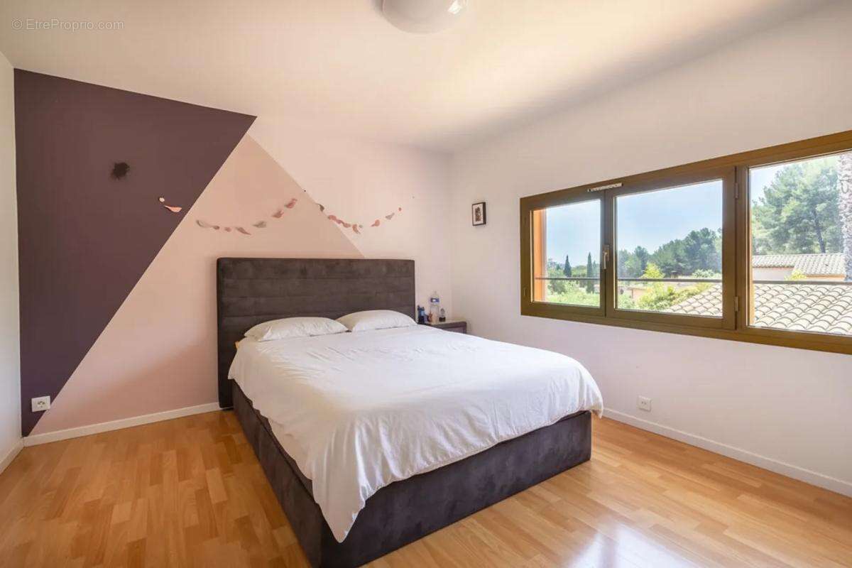 Maison de 8 pièces de 235 m² à Sanary-sur-Mer - photo 7