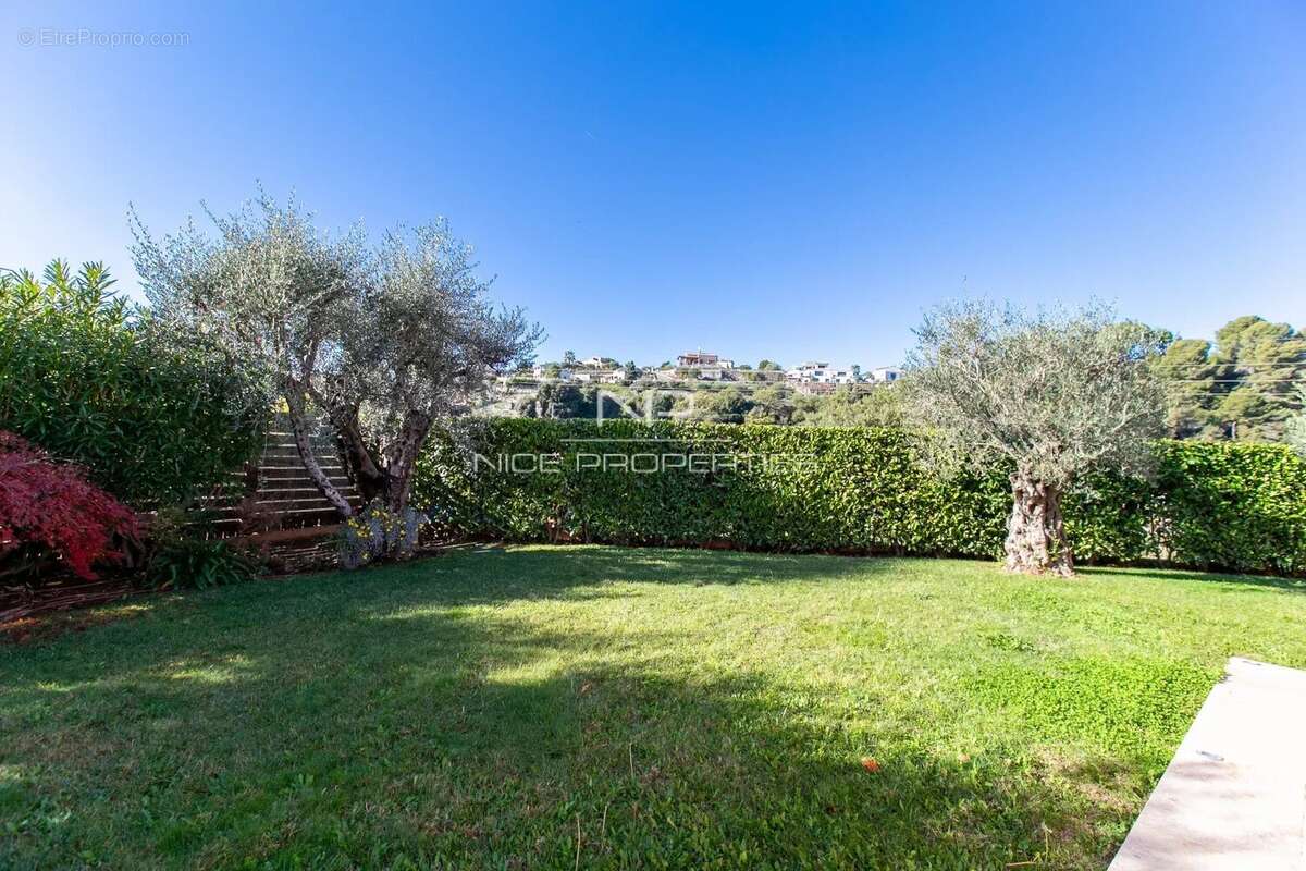 Maison à SAINT-LAURENT-DU-VAR