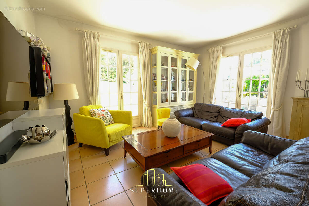 Maison familiale T5 avec piscine   Un véritable havre de paix aux Caillols (Marseille 13012) - photo 9