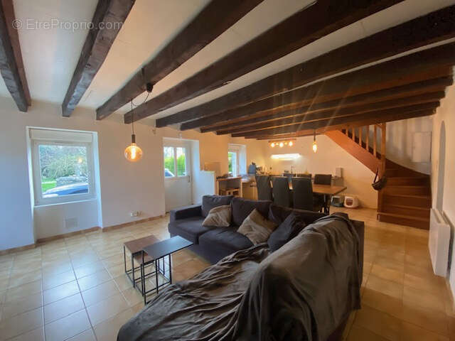 Maison à REGUINY