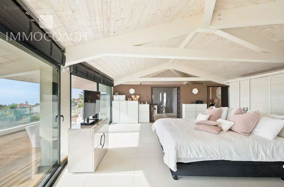 Maison à CARQUEIRANNE