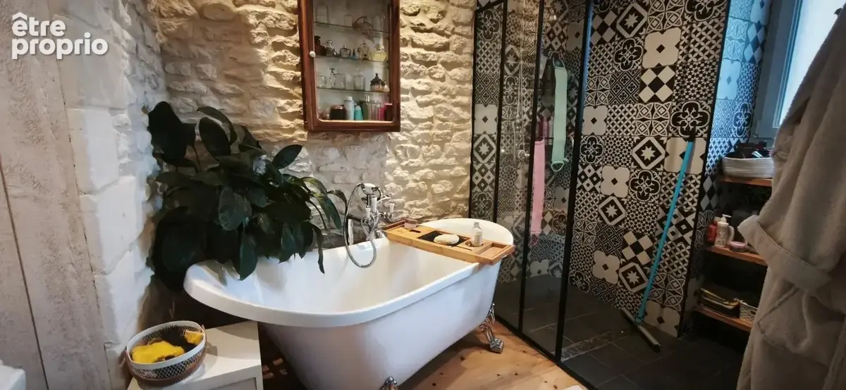 Baisse de prix !!!! Ensemble immobilier composé d’une magnifique maison en pierre pleine de charme d'environ 120m2 et d’une seco - photo 12