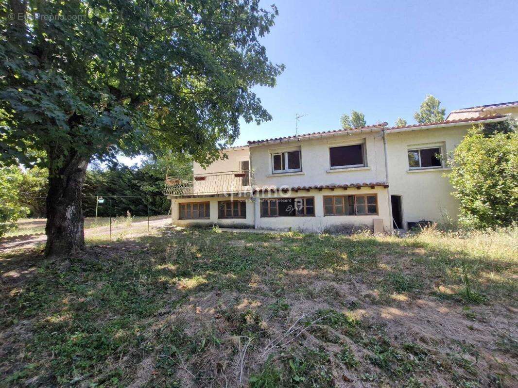 Maison à VILLENEUVE-LA-COMPTAL