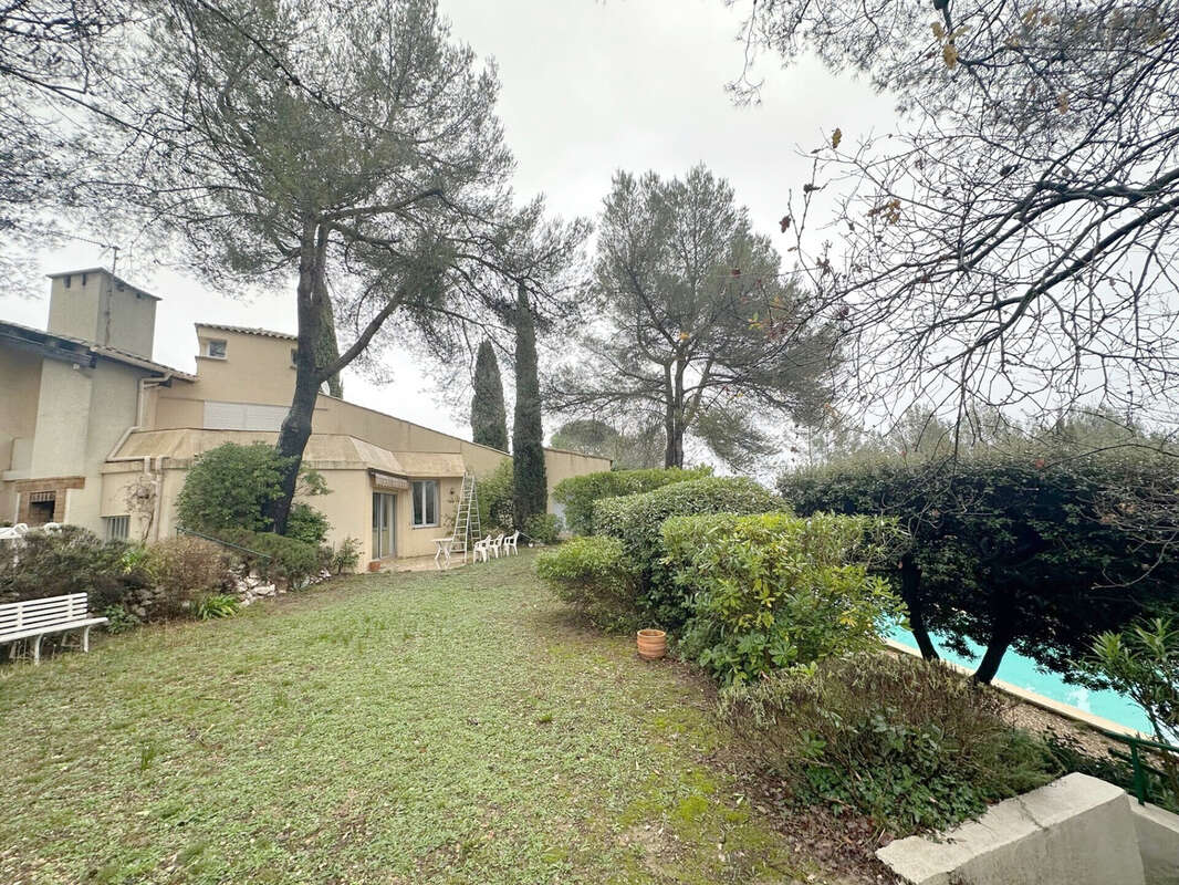 Maison à SAINT-CLEMENT-DE-RIVIERE