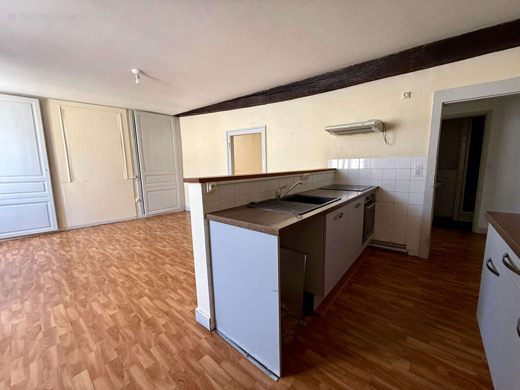 Appartement à SAINT-LEONARD-DE-NOBLAT
