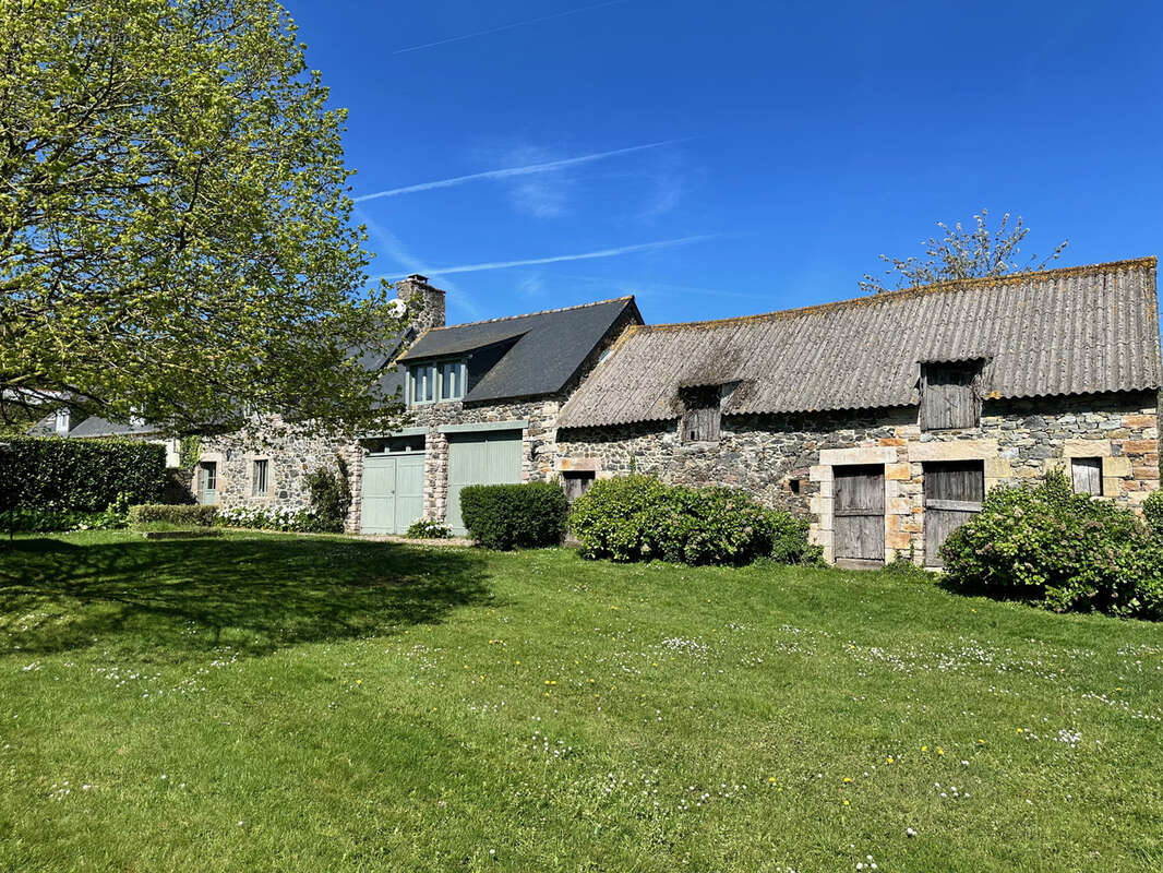 Maison à HENANBIHEN