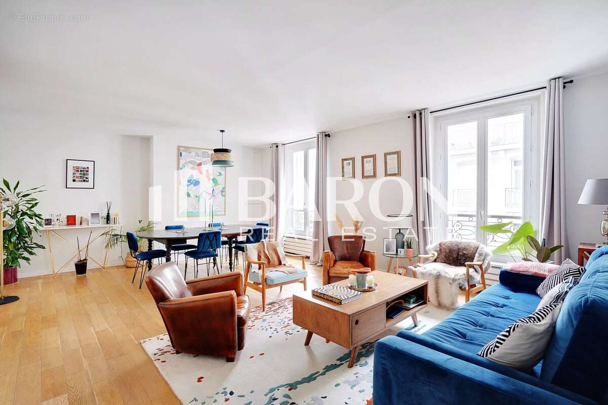 Appartement à PARIS-16E