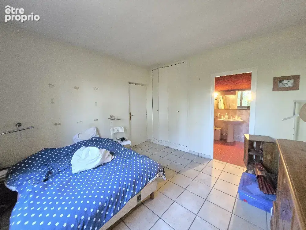 Maison familiale de caractère à Chaponost, 244 m2 habitables (304 m2 au sol total) sur terrain clos et arboré - photo 15