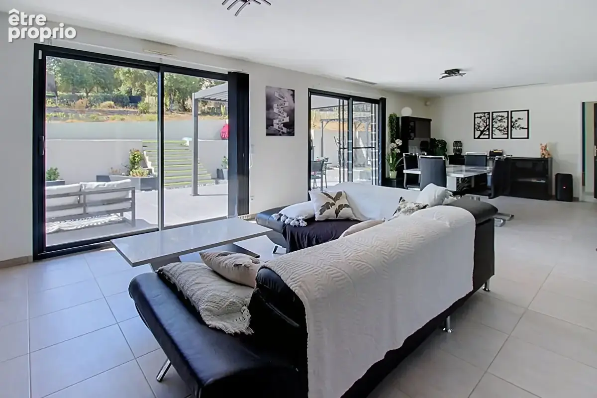 A VENDRE en EXCLUSIVITÉ à VIDAUBAN Maison contemporaine de 138m²  5 chambres  GARAGE  sur 1400m2 de terrain - photo 4