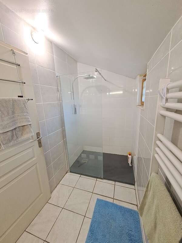 Maison à SAINT-YZAN-DE-SOUDIAC