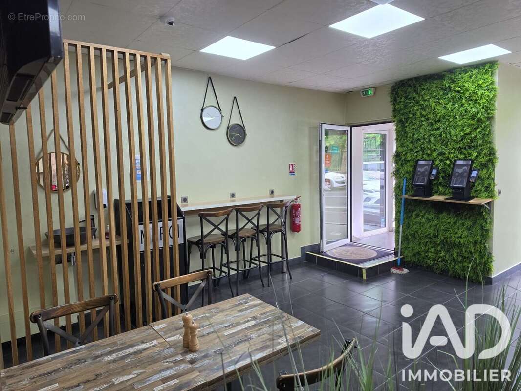 Commerce 67 m² à Ozoir-La-Ferriere  - photo 2