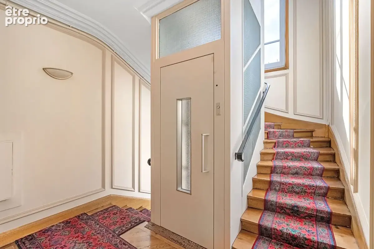 Emplacement prestigieux - haussmannien - etage eleve - balcon - photo 11