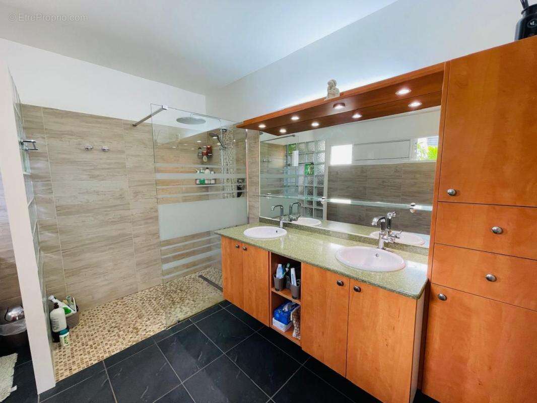 Maison à SCHOELCHER